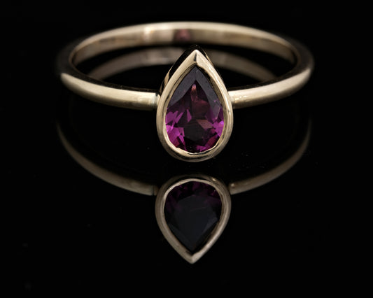 9ct Yellow Gold and Rhodilite Garnet Stax ring