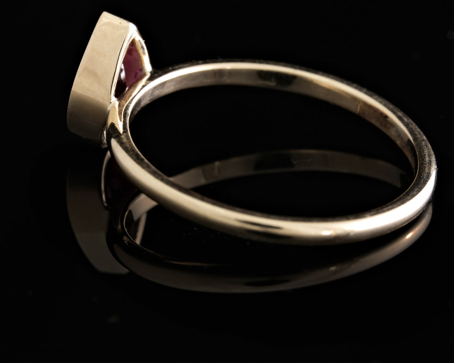 9ct Yellow Gold and Rhodilite Garnet Stax ring