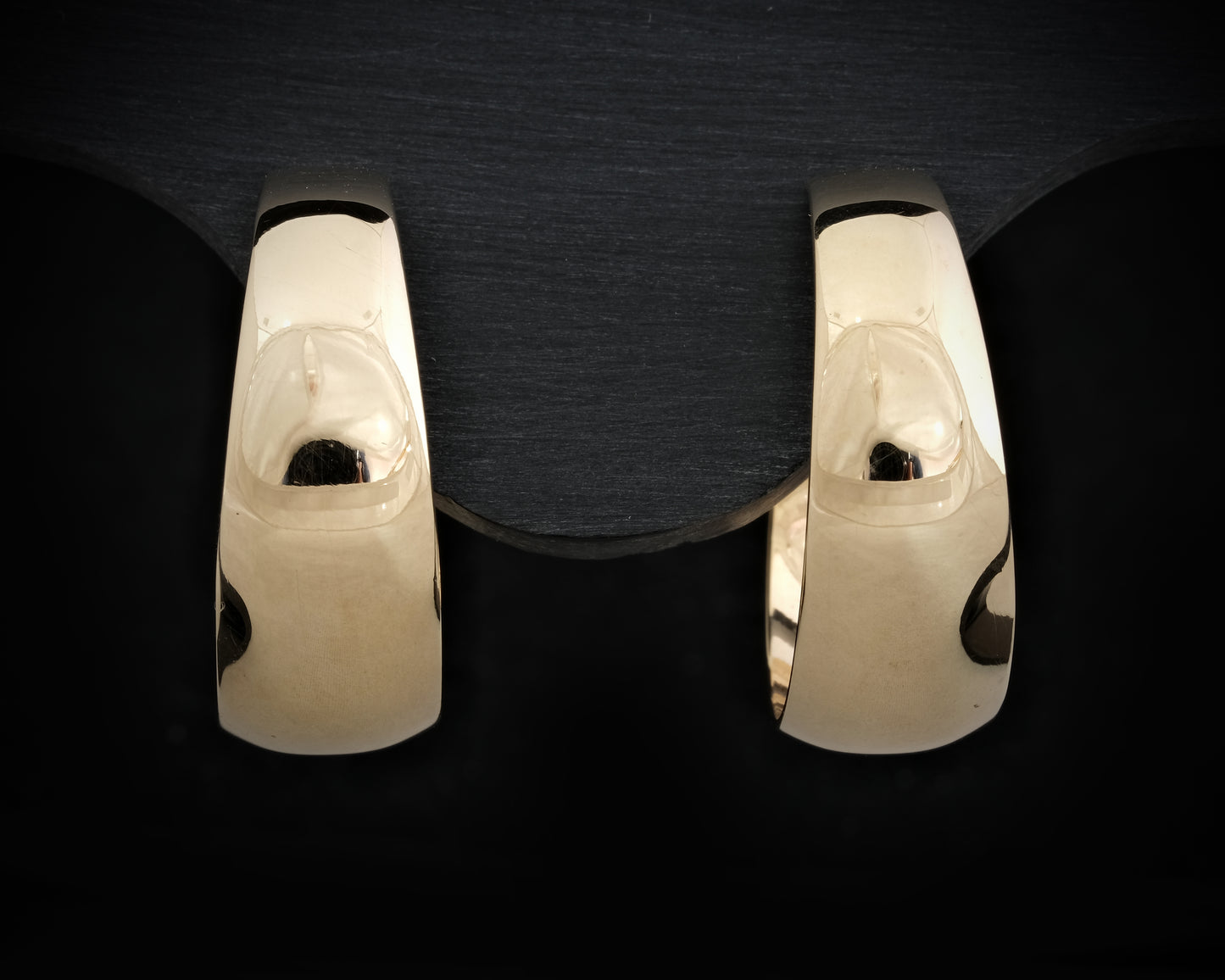 9ct Yellow Gold Tapered Hoops
