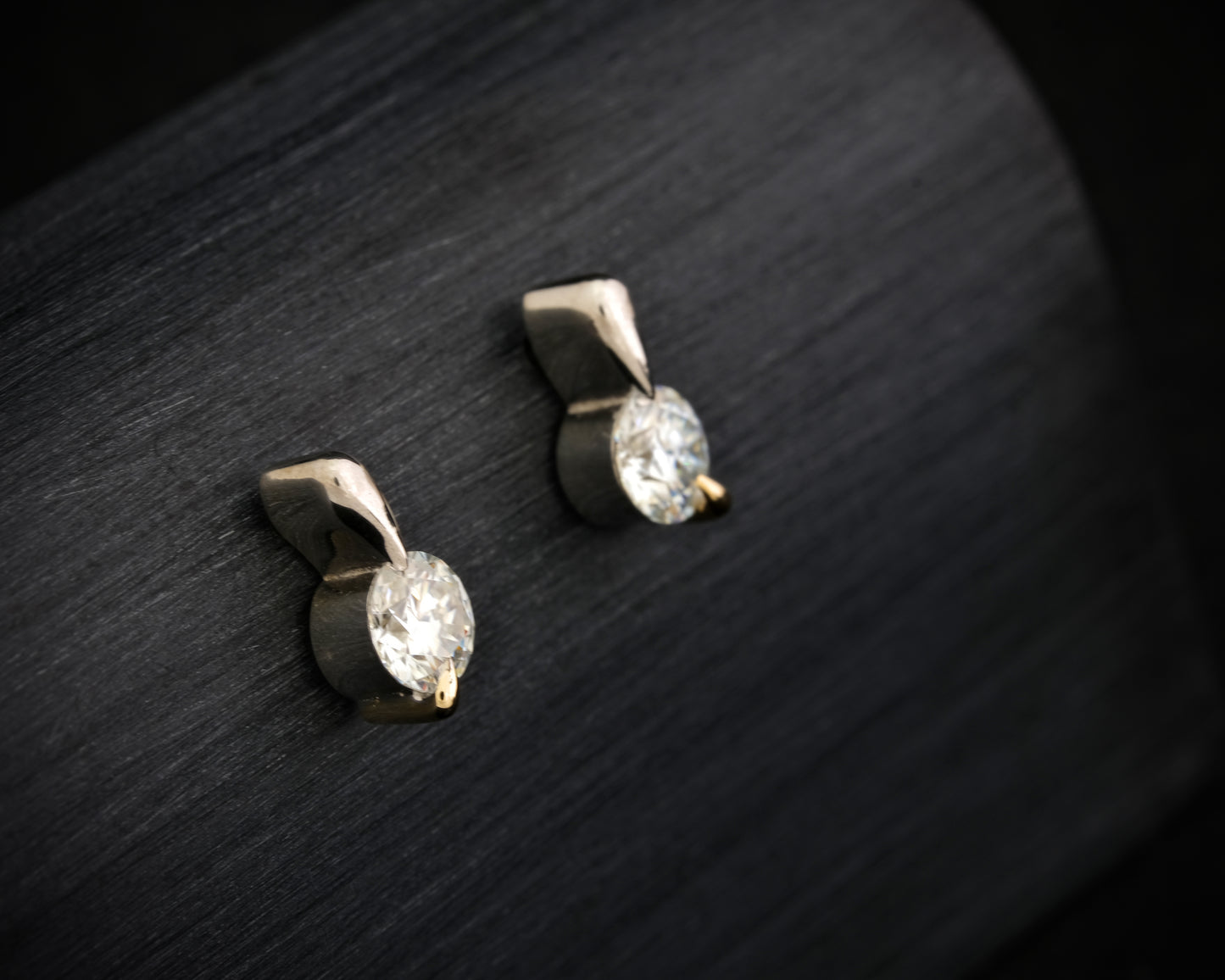 9ct Two tone & Moissanite studs