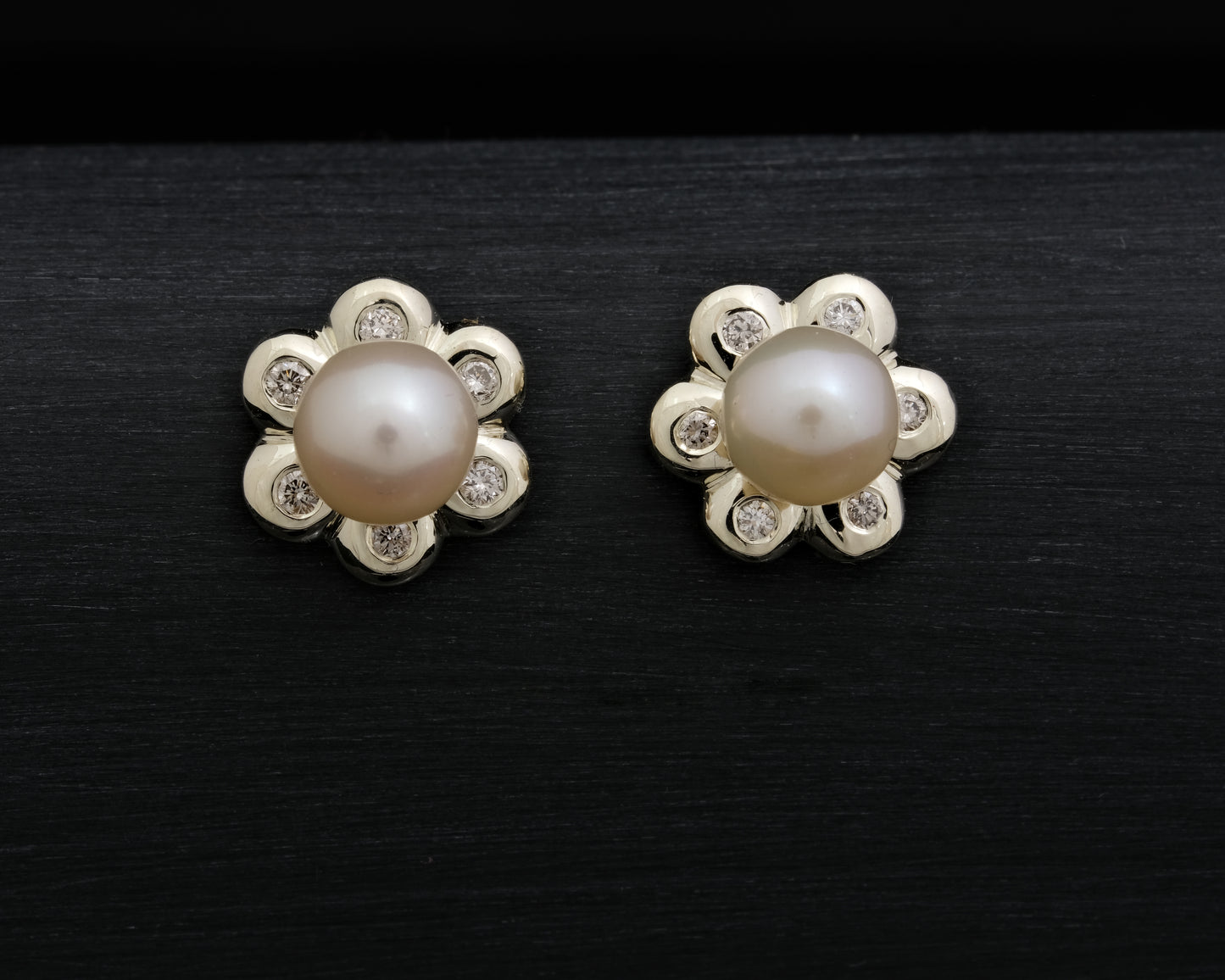 Diamond and Pearl White Gold Earrings