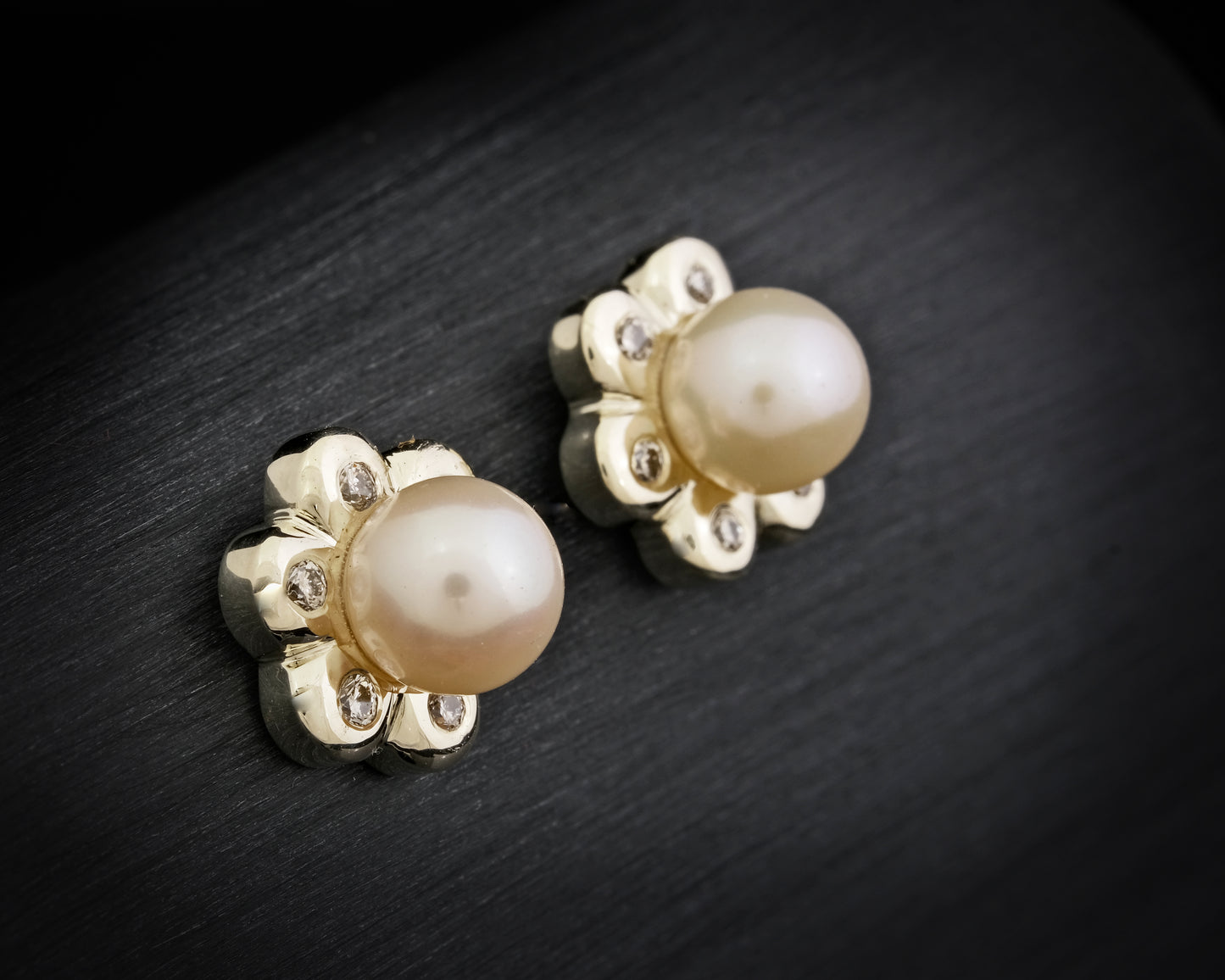 Diamond and Pearl White Gold Earrings