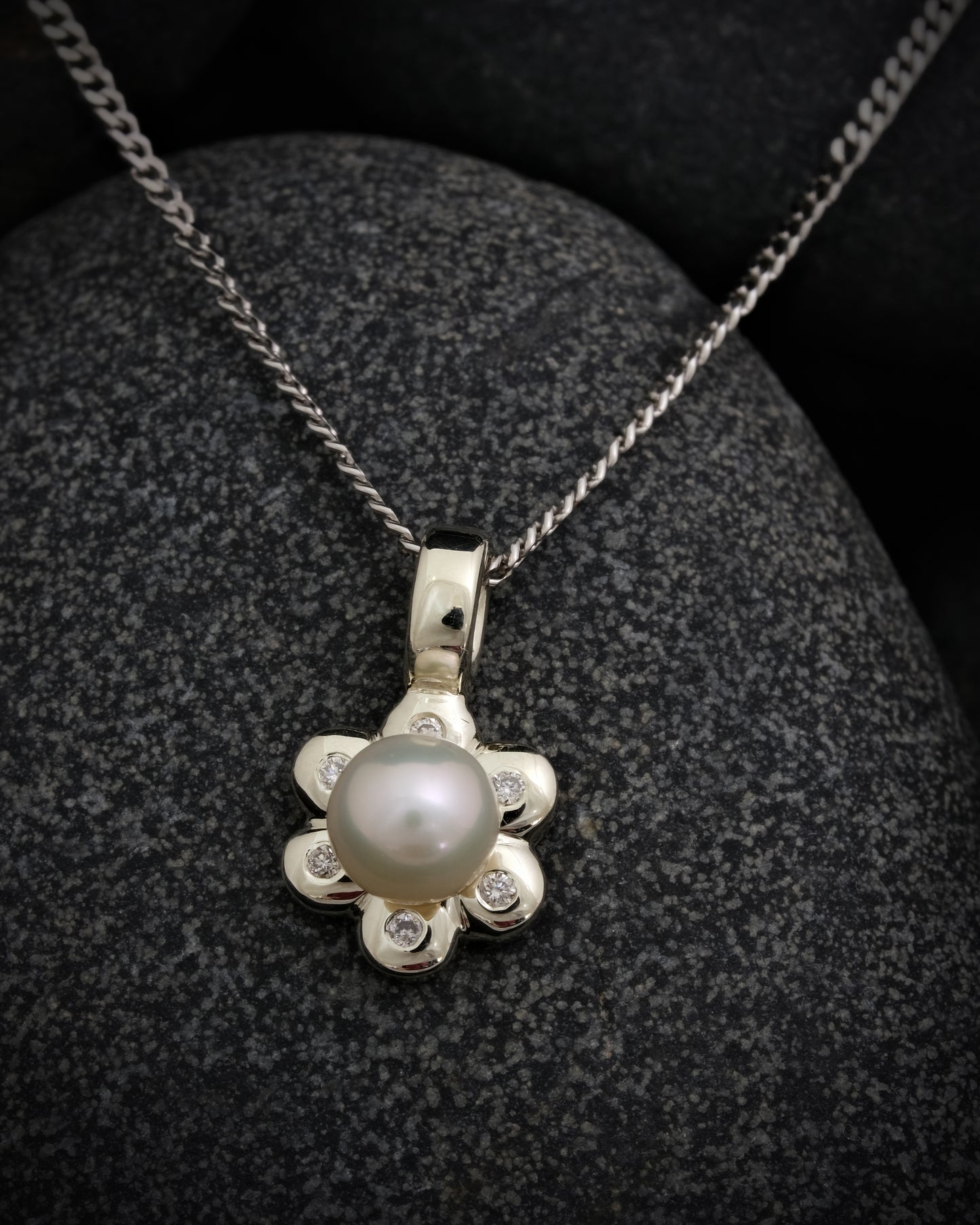 9ct White Gold Pearl & Diamond Pendant