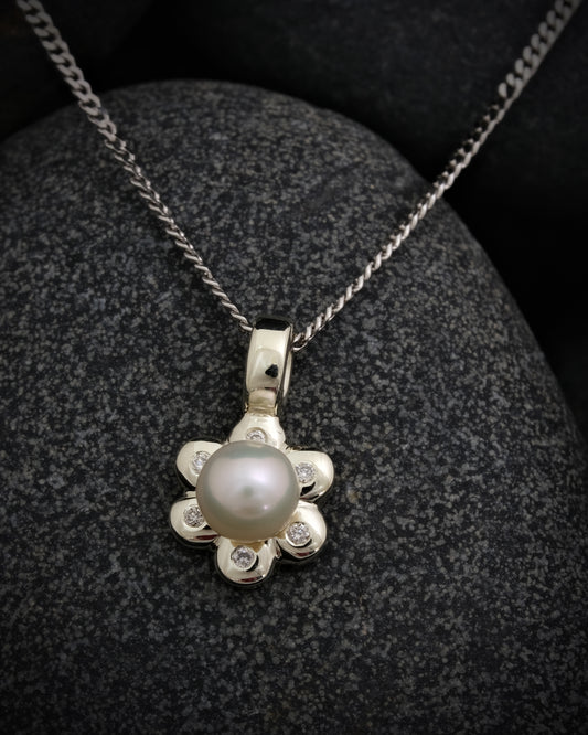 9ct White Gold Pearl & Diamond Pendant