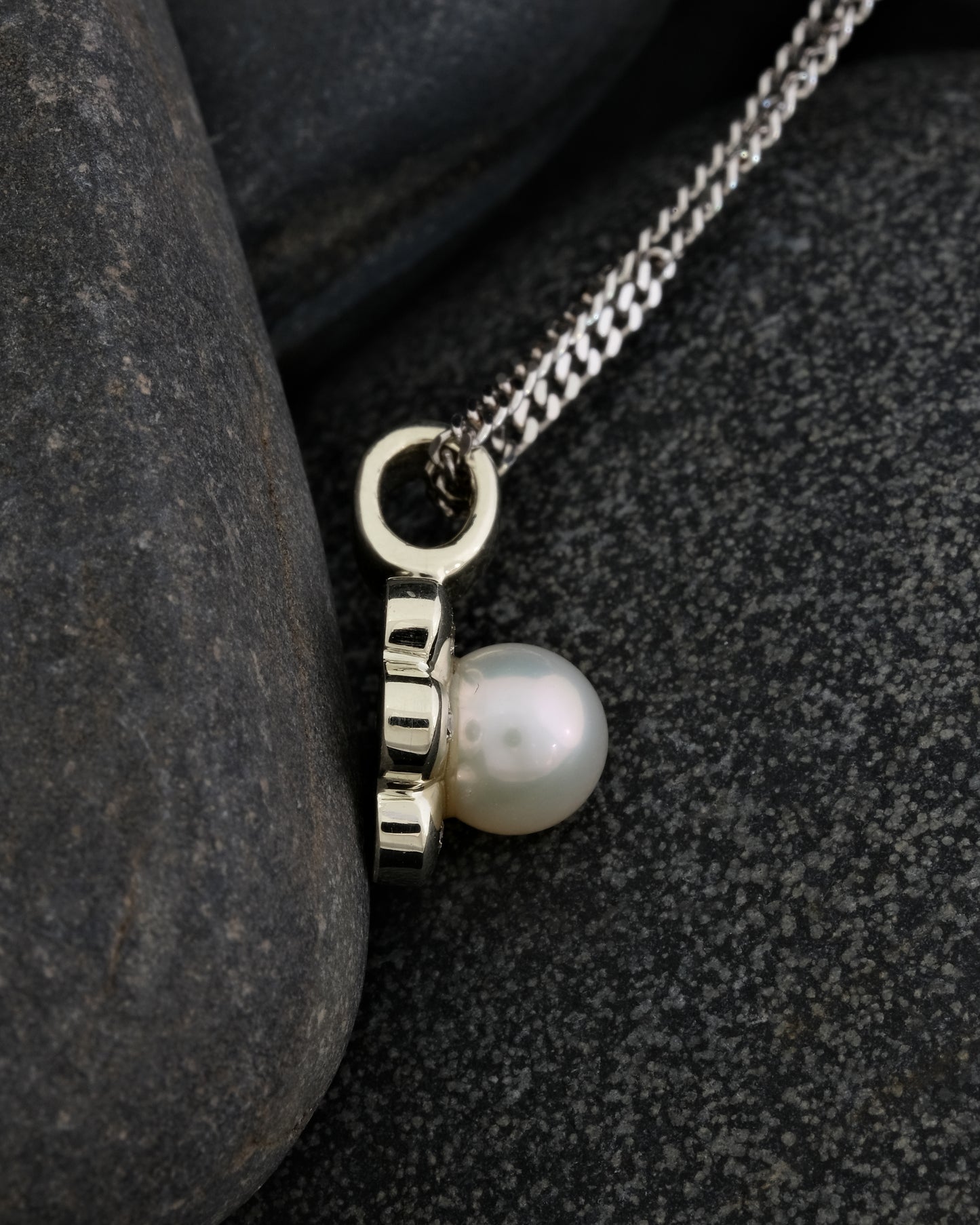 9ct White Gold Pearl & Diamond Pendant
