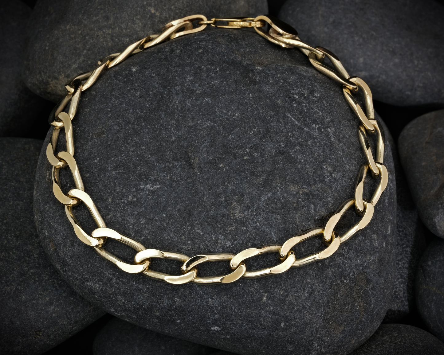 Gold Oval Curb Link Bracelet